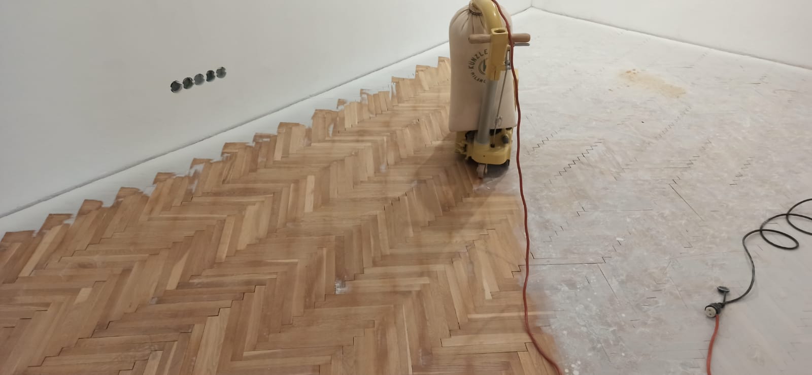 Koľko stojí brúsenie parkiet a cena renovácie parkiet